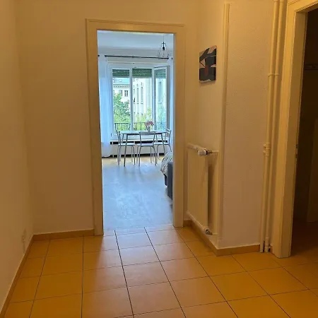 2 Bedrooms 10 Min From The Train Station Apartment